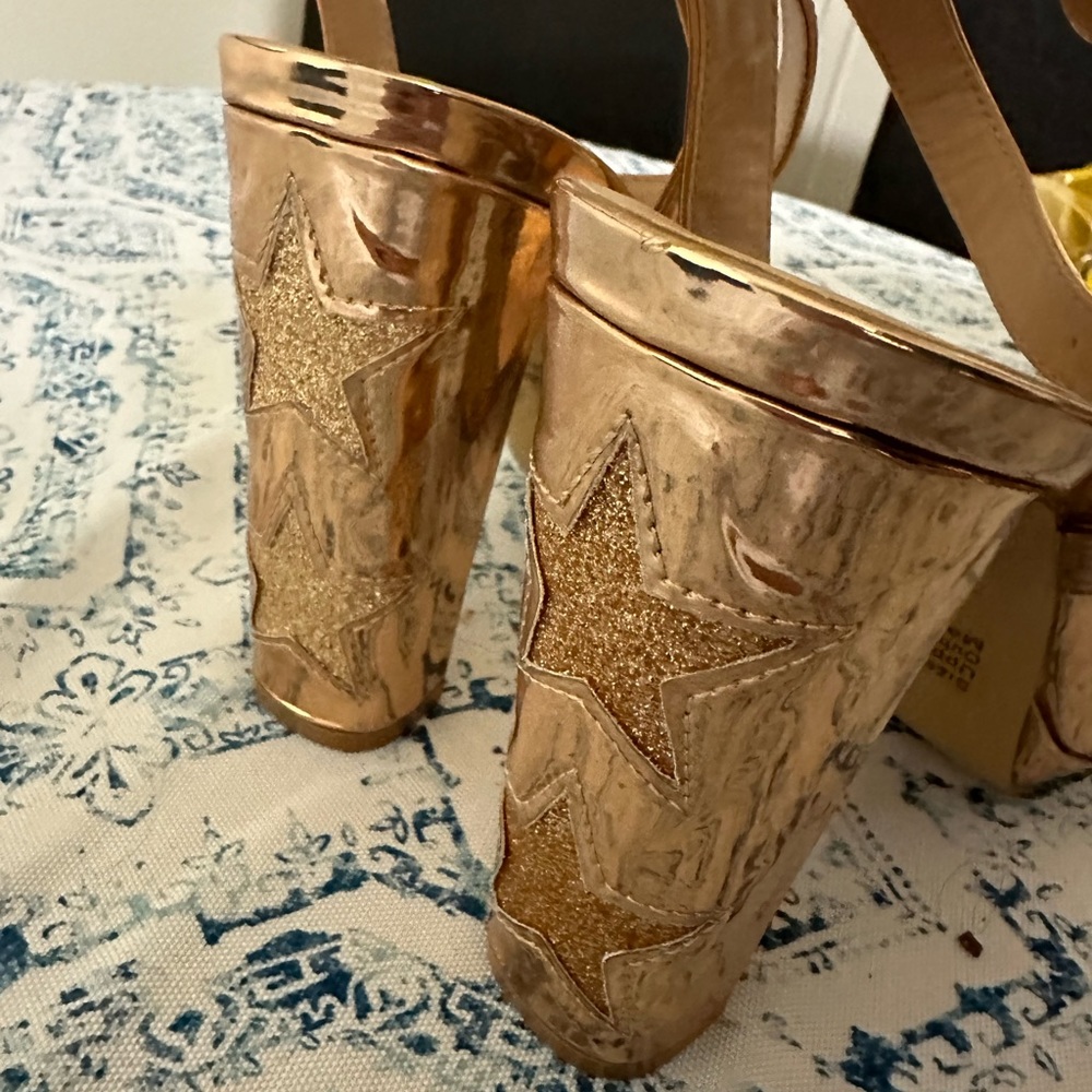 Gold high heels - Picture 3 of 4